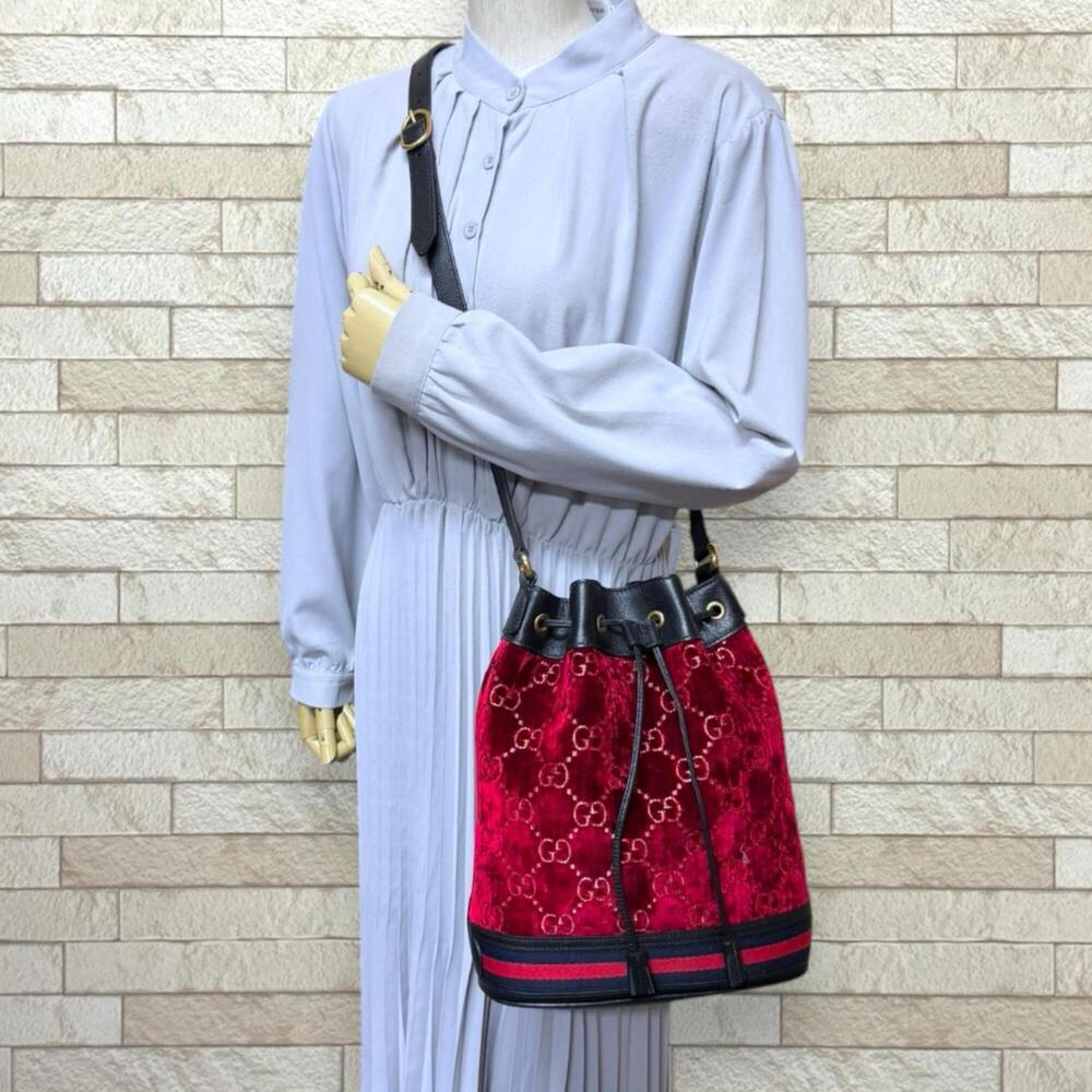 GUCCI Black Shoulder Bag - Picture 2 of 9